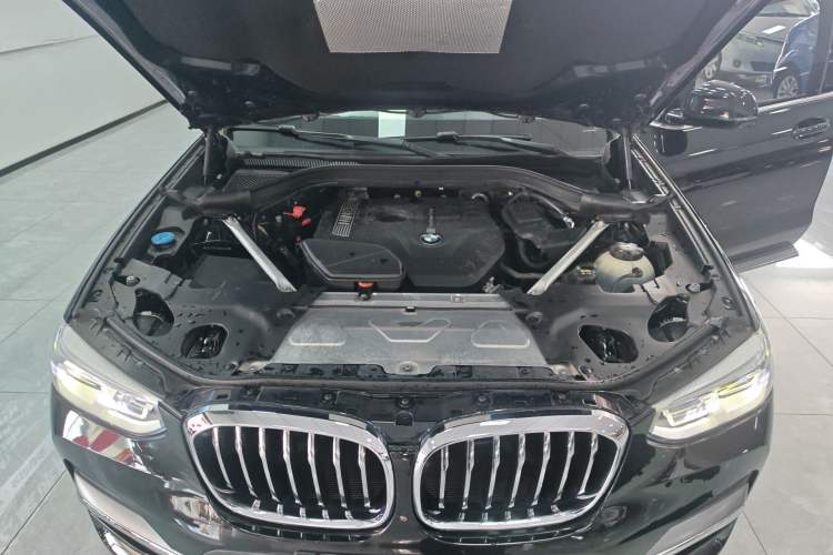 Used BMW X3 2018 xDrive28i Luxury Package China VI Emission Standard Engine Bay