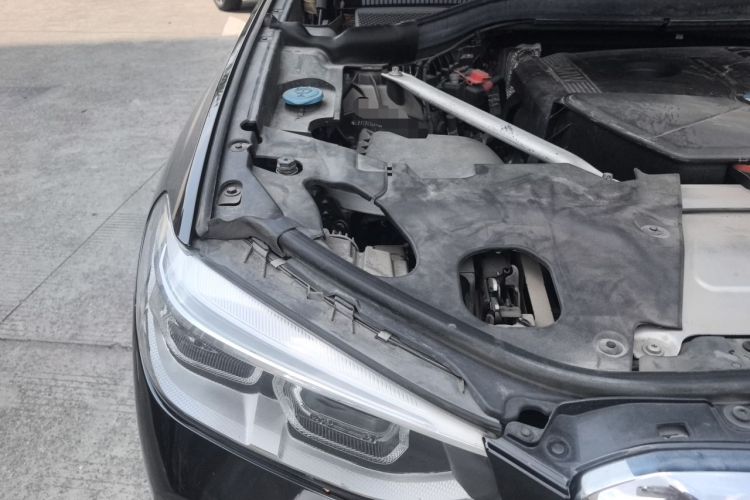 Used BMW X3 2018 xDrive25i Luxury Package China VI Emission Standard Engine Bay Right