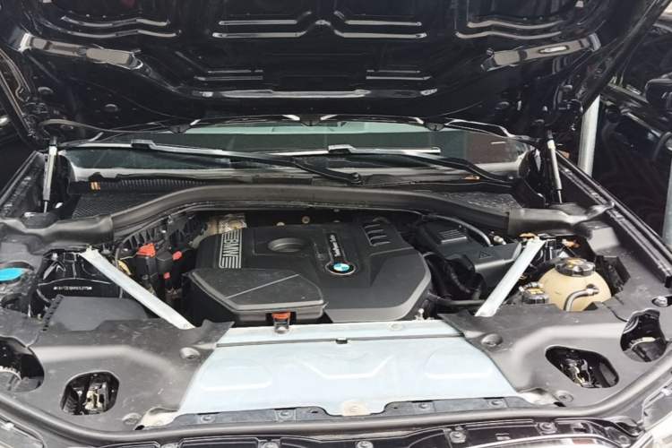 Used BMW X3 2018 xDrive28i Luxury Package China VI Emission Standard Engine Bay