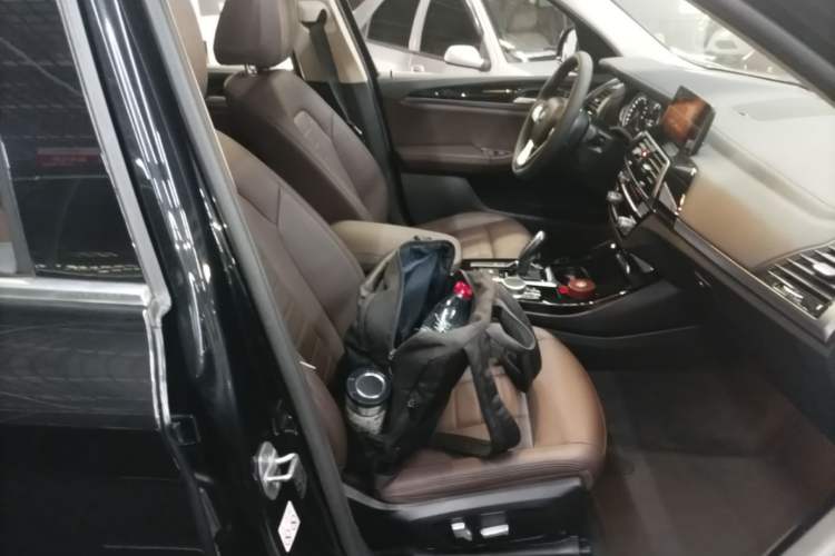 Used BMW X3 2018 xDrive25i Luxury Package China VI Emission Standard Right Front Seat