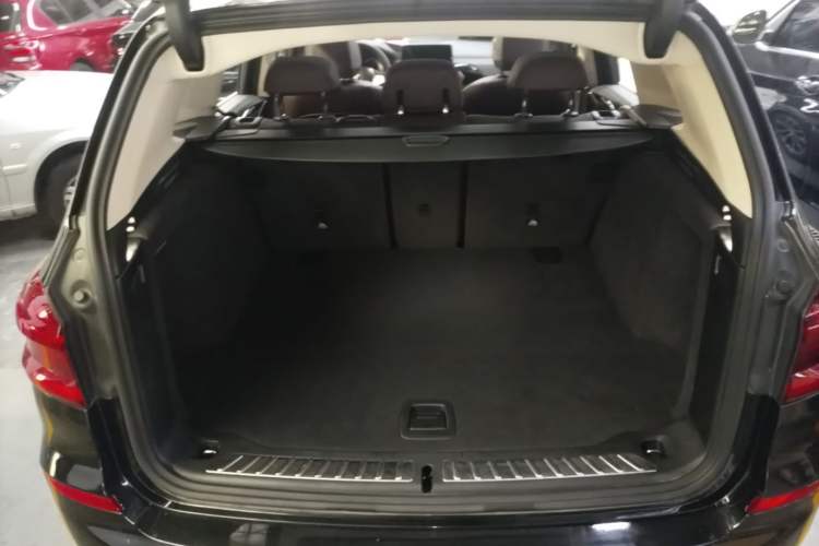 Used BMW X3 2018 xDrive25i Luxury Package China VI Emission Standard Trunk
