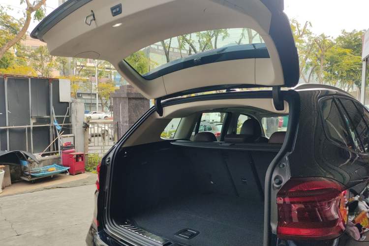 Used BMW X3 2018 xDrive28i M Sport Package China VI Trunk