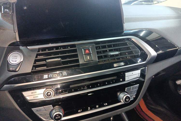 Used BMW X3 2018 xDrive25i M Sport Package China VI Audio And AC Panel