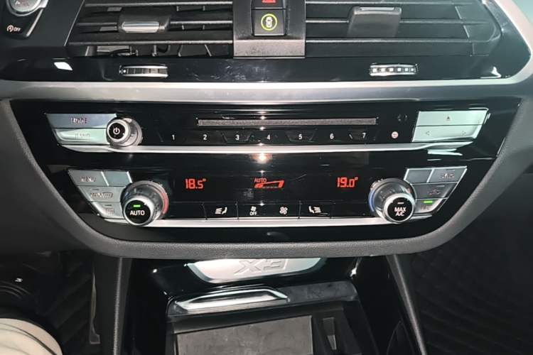 Used BMW X3 2018 xDrive25i M Sport Package China VI Audio And AC Panel