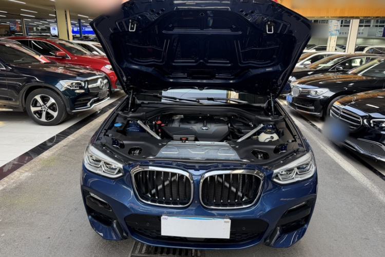 Used BMW X3 2018 xDrive30i Luxury Model with M Sport Package China V Emission Standard Engine Bay