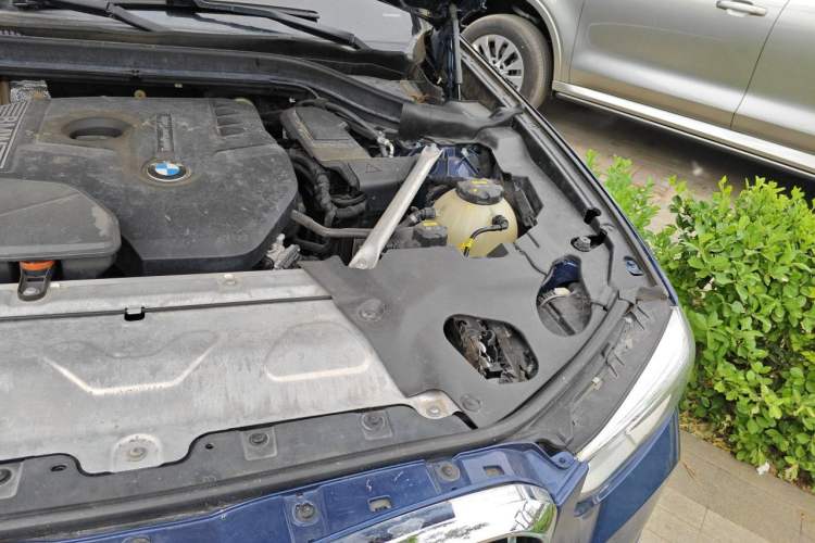 Used BMW X3 2018 xDrive28i Luxury Package China VI Emission Standard Engine Bay Left
