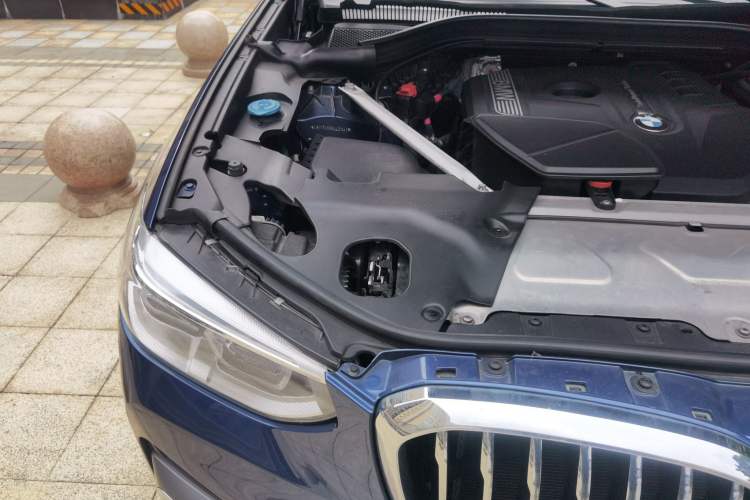 Used BMW X3 2018 xDrive25i Luxury Package China VI Emission Standard Engine Bay Right