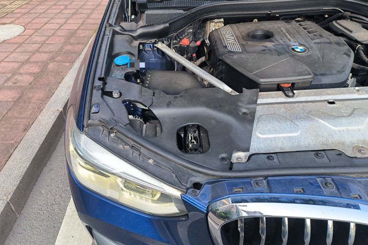Used BMW X3 2018 xDrive28i Luxury Package China VI Emission Standard Engine Bay Right