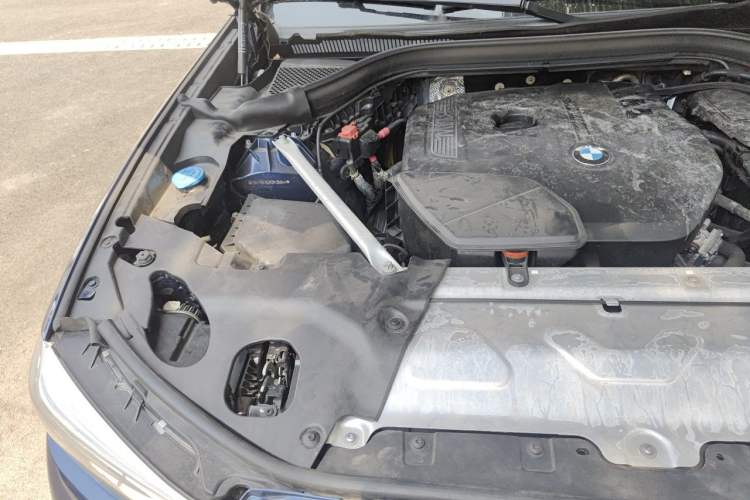 Used BMW X3 2018 xDrive30i Luxury Model with M Sport Package China V Emission Standard Engine Bay Right