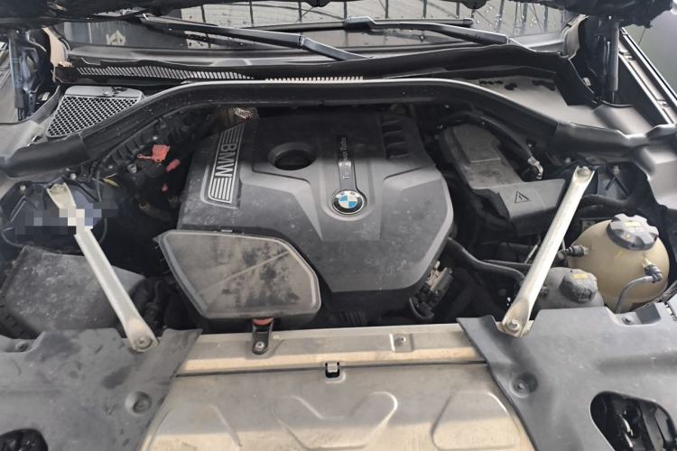 Used BMW X3 2018 xDrive28i Luxury Package China VI Emission Standard Engine Bay