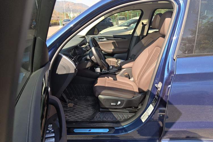 Used BMW X3 2018 xDrive25i Luxury Package China V Left Front Seat