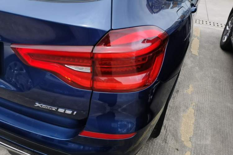 Used BMW X3 2018 xDrive25i Luxury Package China VI Emission Standard Right Rear Taillight