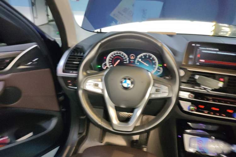 Used BMW X3 2018 xDrive28i Luxury Package China VI Emission Standard Steering Wheel