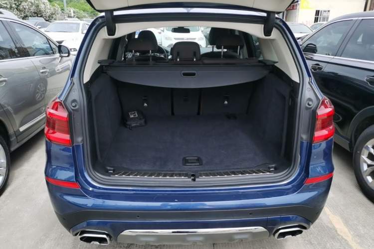 Used BMW X3 2018 xDrive25i Luxury Package China VI Emission Standard Trunk