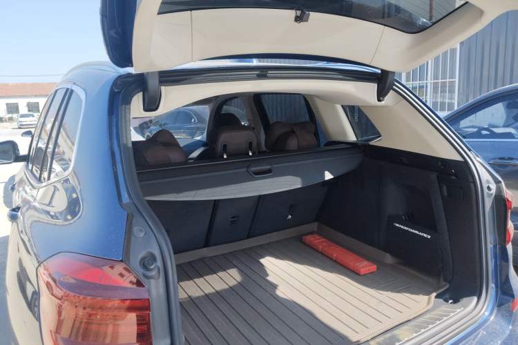 Used BMW X3 2018 xDrive28i Luxury Package China VI Emission Standard Trunk