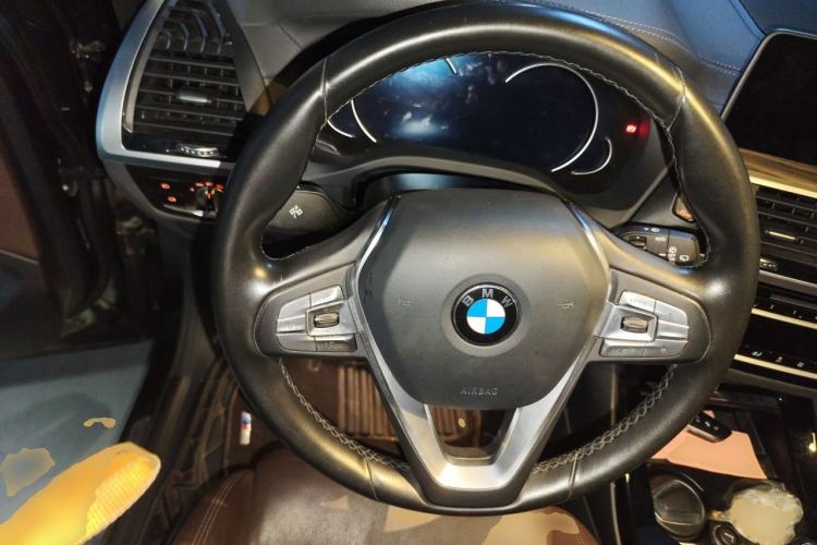 Used BMW X3 2018 xDrive28i Luxury Package China VI Emission Standard Steering Wheel