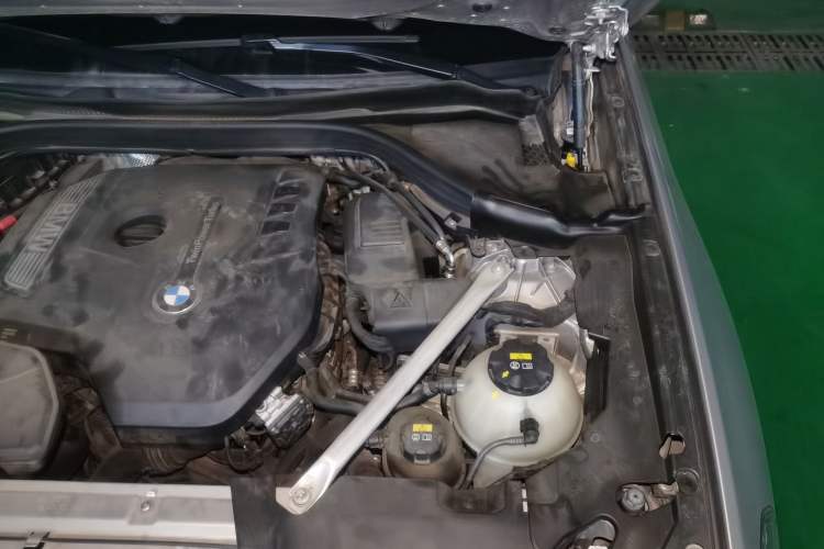 Used BMW X3 2018 xDrive28i Luxury Package China VI Emission Standard Engine Bay Left