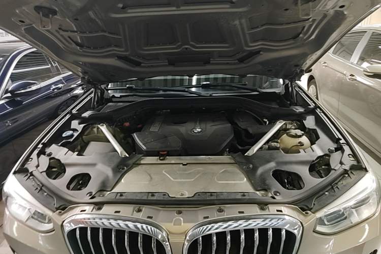 Used BMW X3 2018 xDrive28i Luxury Package China VI Emission Standard Engine Bay