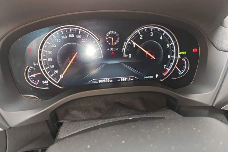 Used BMW X3 2018 xDrive25i M Sport Package China VI Odometer Close Up