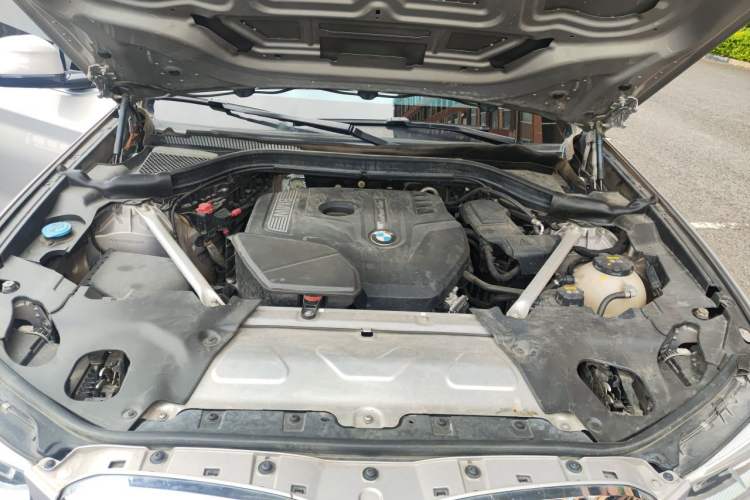 Used BMW X3 2018 xDrive28i Luxury Package China VI Emission Standard Engine Bay