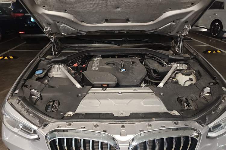 Used BMW X3 2018 xDrive28i Luxury Package China VI Emission Standard Engine Bay