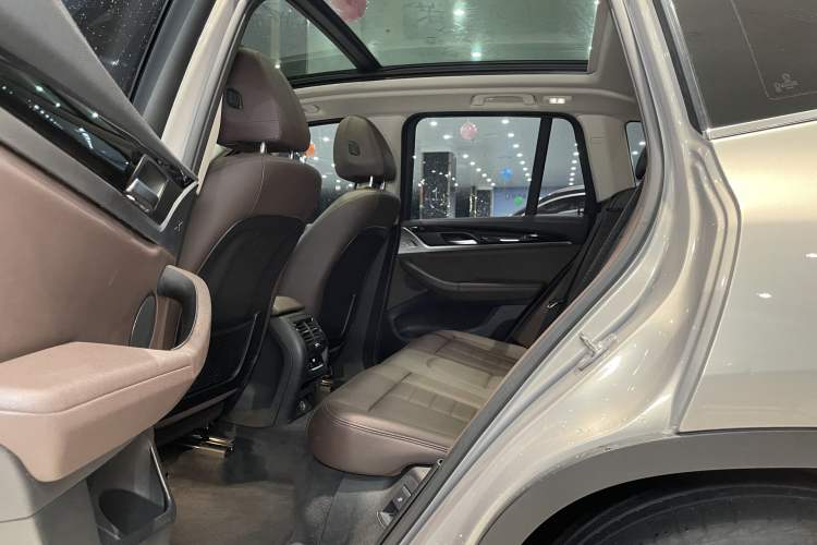 Used BMW X3 2018 xDrive25i Luxury Package China VI Emission Standard Interior 3