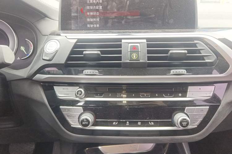Used BMW X3 2018 xDrive25i Luxury Package China VI Emission Standard Audio And AC Panel
