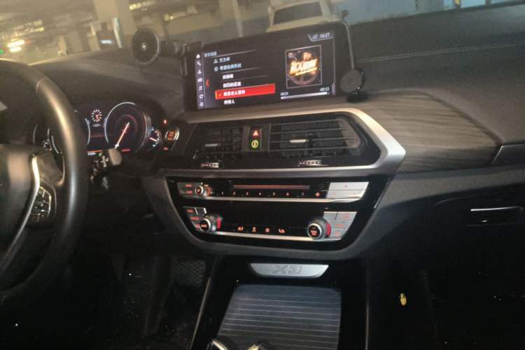 Used BMW X3 2018 xDrive28i Luxury Package China VI Emission Standard Audio And AC Panel
