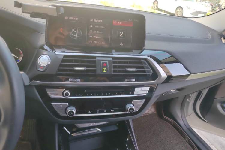 Used BMW X3 2018 xDrive25i Luxury Package China VI Emission Standard Audio And AC Panel