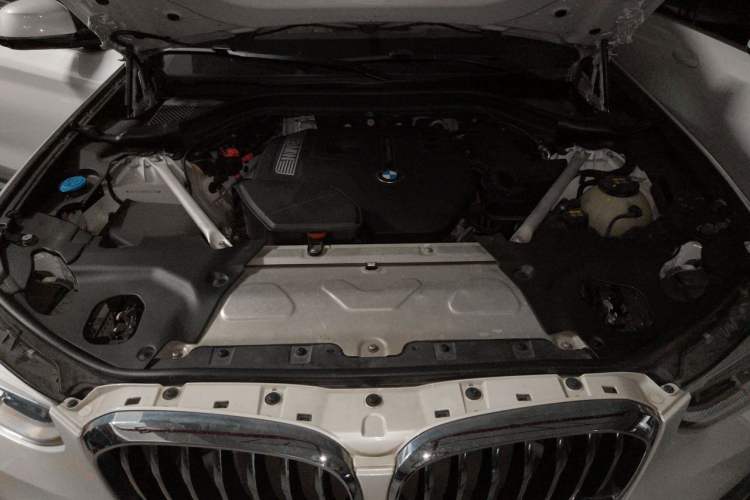 Used BMW X3 2018 xDrive25i Luxury Package China VI Emission Standard Engine Bay
