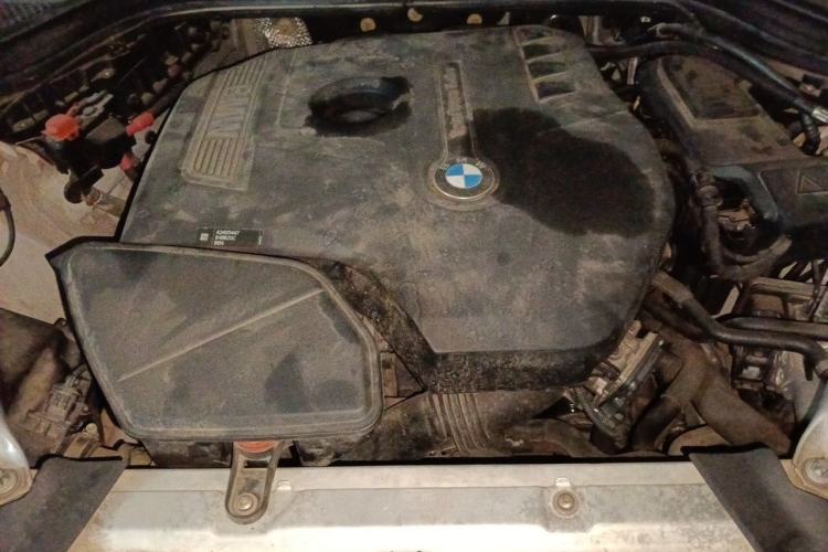 Used BMW X3 2018 xDrive25i Luxury Package China VI Emission Standard Engine Bay