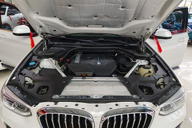 Used BMW X3 2018 xDrive28i Luxury Package China VI Emission Standard Engine Bay