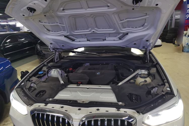 Used BMW X3 2018 xDrive28i Luxury Package China VI Emission Standard Engine Bay