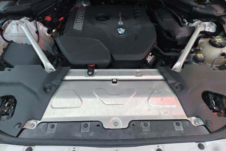 Used BMW X3 2018 xDrive25i Luxury Package China VI Emission Standard Engine Bay