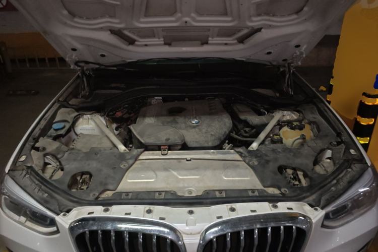 Used BMW X3 2018 xDrive25i Luxury Package China VI Emission Standard Engine Bay