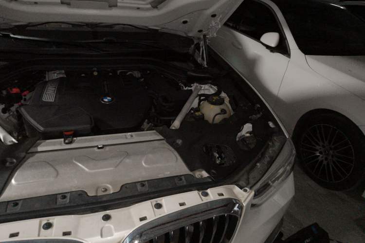 Used BMW X3 2018 xDrive25i Luxury Package China VI Emission Standard Engine Bay Left