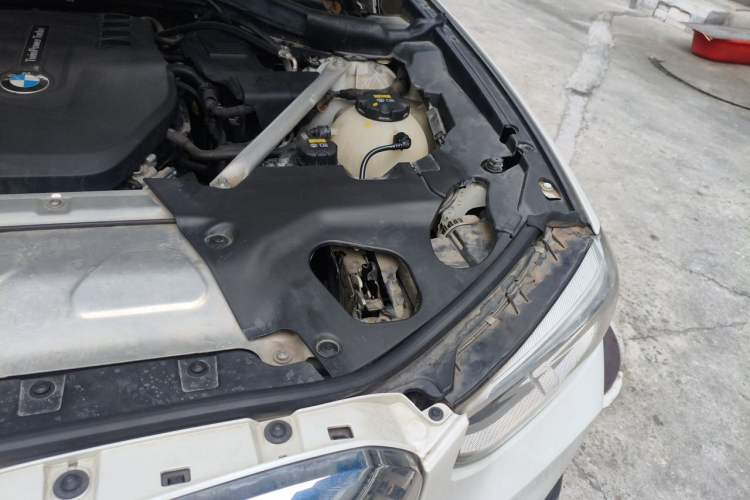 Used BMW X3 2018 xDrive28i Luxury Package China VI Emission Standard Engine Bay Left