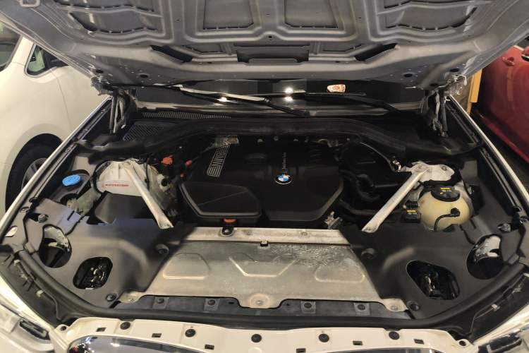 Used BMW X3 2018 xDrive25i Luxury Package China VI Emission Standard Engine Bay