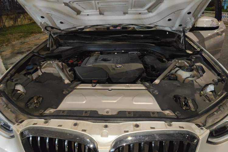 Used BMW X3 2018 xDrive28i Luxury Package China VI Emission Standard Engine Bay