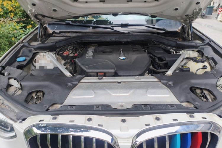 Used BMW X3 2018 xDrive28i Luxury Package China VI Emission Standard Engine Bay