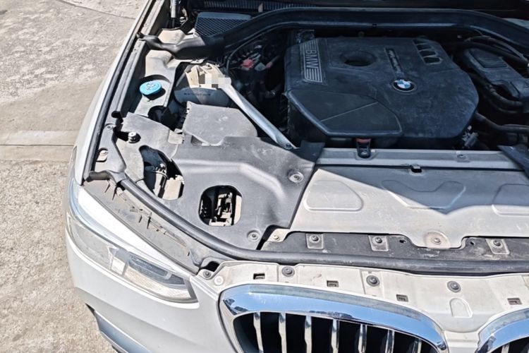 Used BMW X3 2018 xDrive25i Luxury Package China VI Emission Standard Engine Bay Right