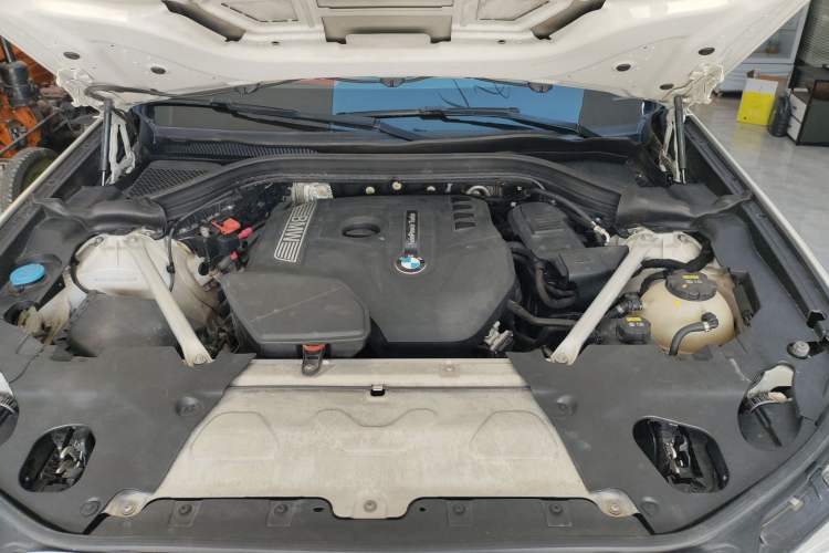 Used BMW X3 2018 xDrive25i Luxury Package China VI Emission Standard Engine Bay