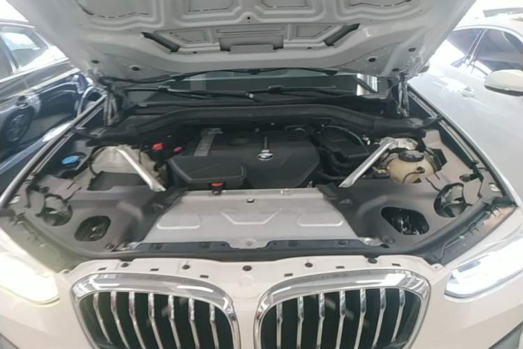 Used BMW X3 2018 xDrive28i Luxury Package China VI Emission Standard Engine Bay