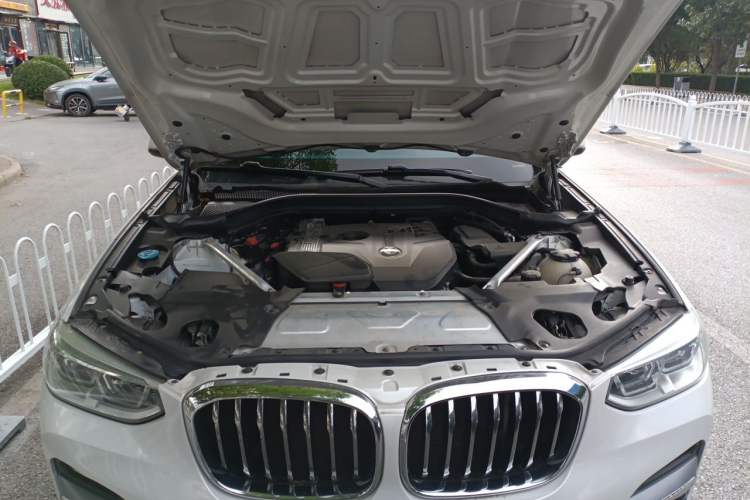 Used BMW X3 2018 xDrive25i Luxury Package China VI Emission Standard Engine Bay