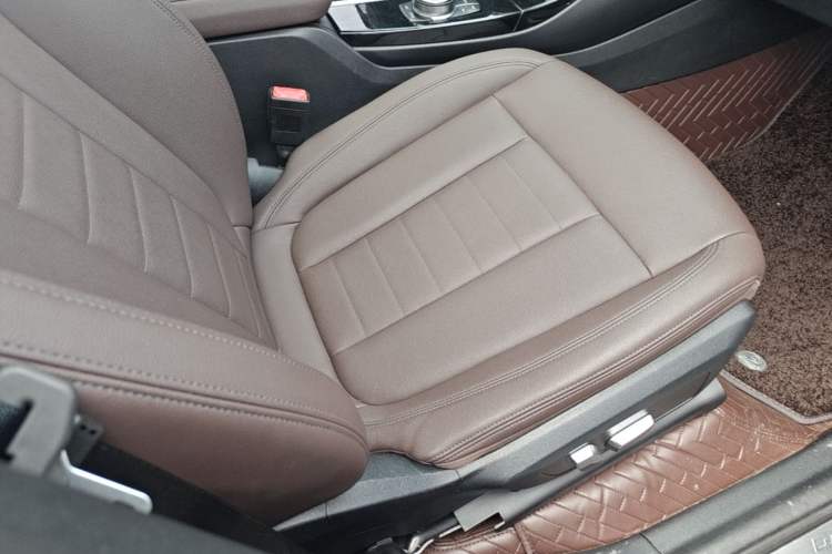 Used BMW X3 2018 xDrive25i Luxury Package China V Right Front Seat