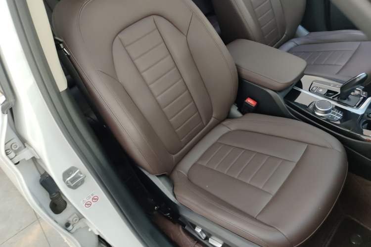 Used BMW X3 2018 xDrive25i Luxury Package China VI Emission Standard Right Front Seat