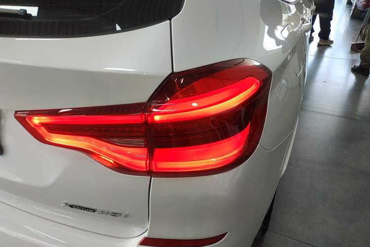 Used BMW X3 2018 xDrive28i M Sport Package China VI Right Rear Taillight