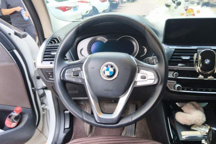 Used BMW X3 2018 xDrive25i Luxury Package China VI Emission Standard Steering Wheel