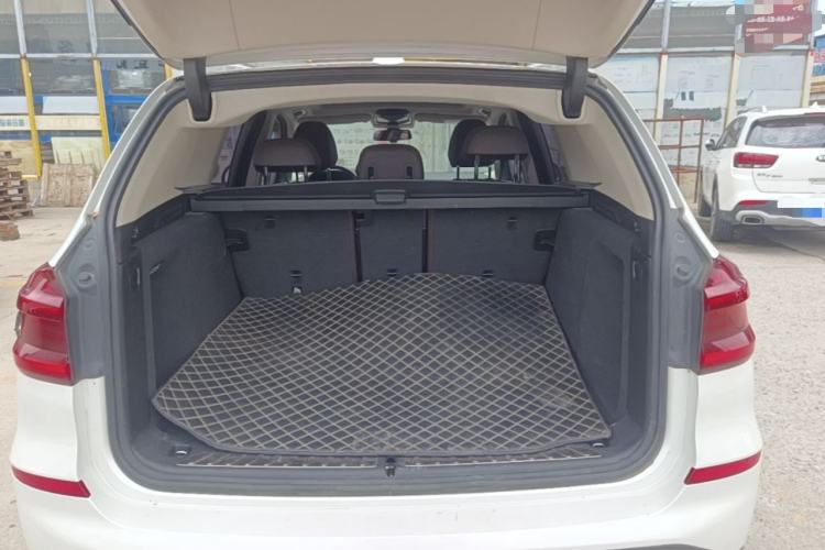 Used BMW X3 2018 xDrive25i Luxury Package China VI Emission Standard Trunk