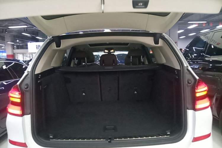 Used BMW X3 2018 xDrive25i M Sport Package China VI Trunk